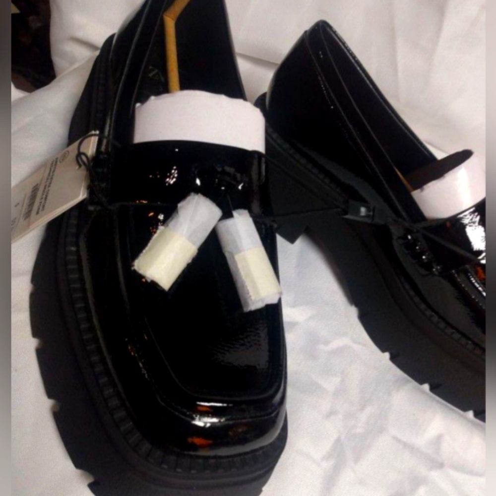 Brand new Zara  size 8"